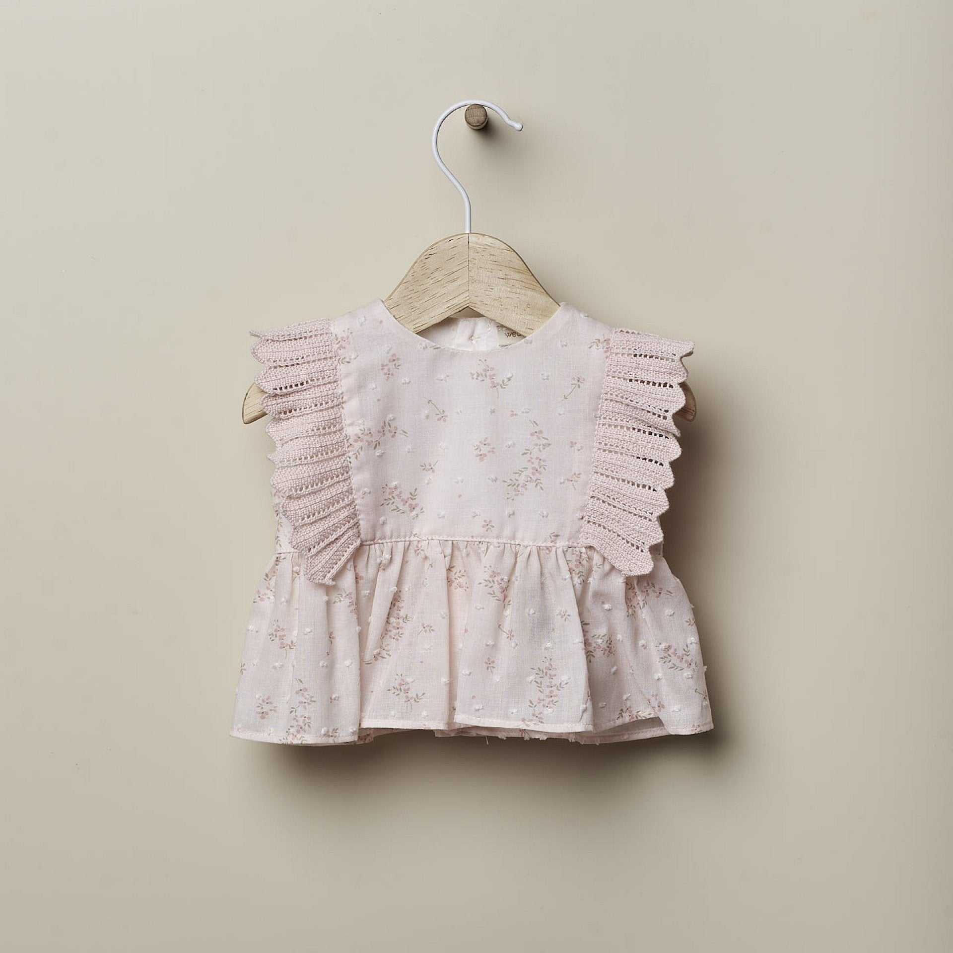 Blouse W ruffle knit