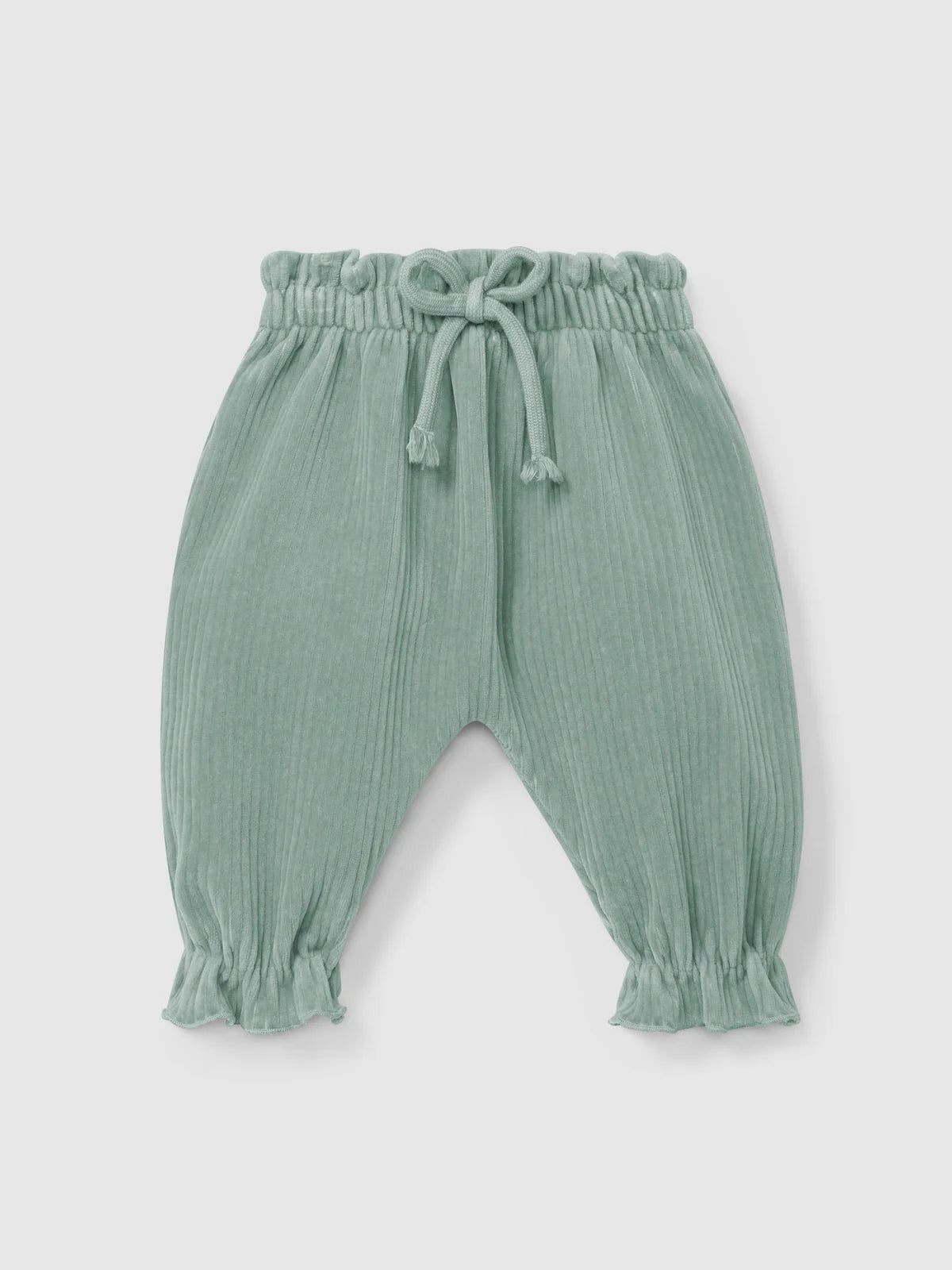 Conjunto pantalón de pana y camisa de flores