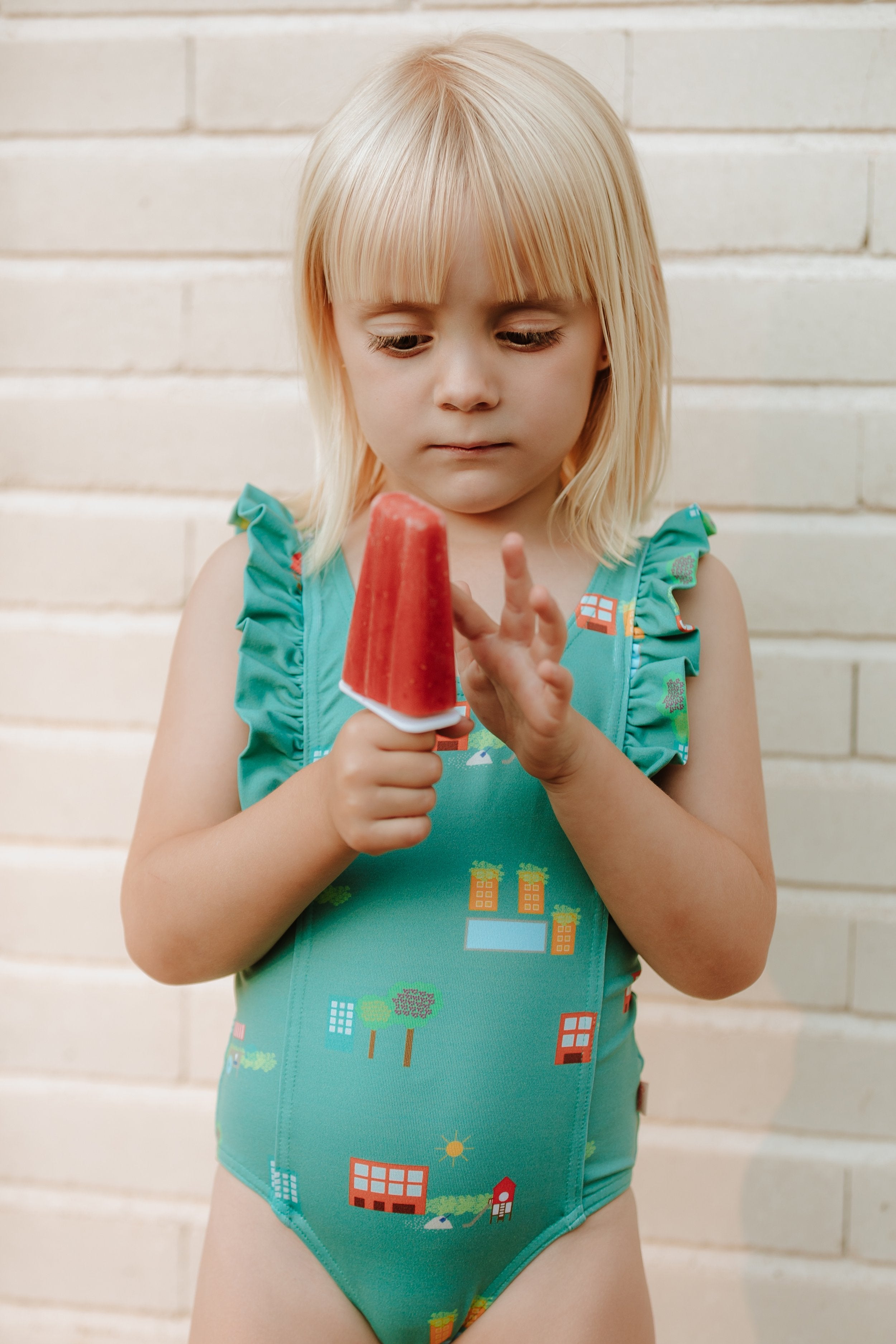Bañador niña ciudad