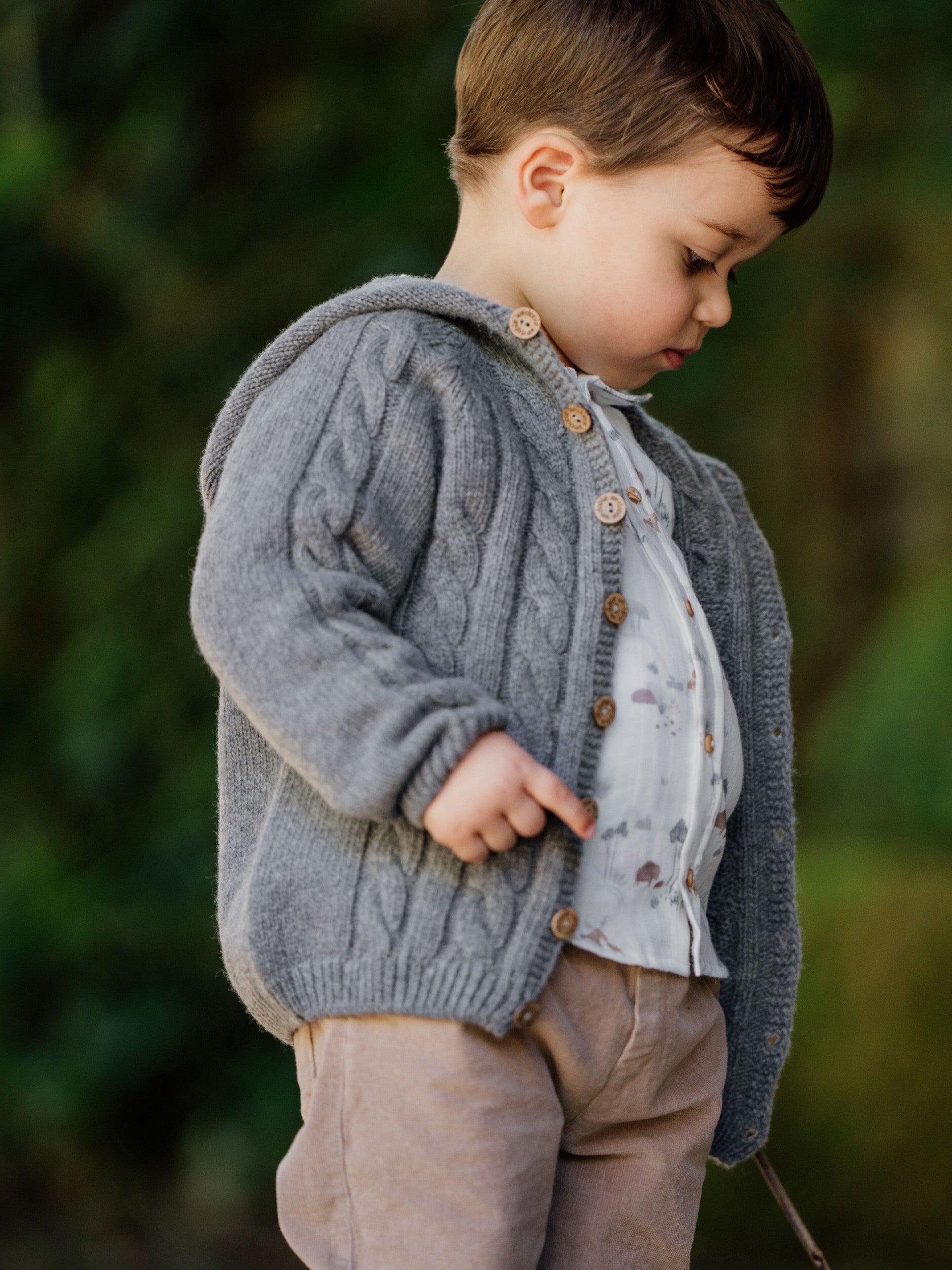 Chaqueta capucha gris